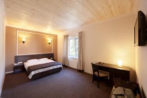 Giường trong phòng chung tại Geneva Resort Hotel
