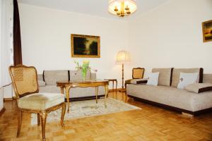 a living room with a couch and a table at Traben Apartments "TenVIK" in Traben-Trarbach