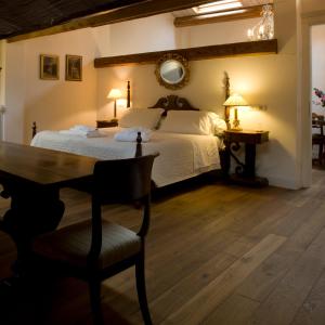 Кровать или кровати в номере M Club De Luxe B&B