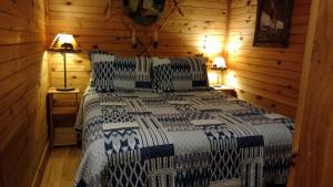 Posteľ alebo postele v izbe v ubytovaní Valle Crucis Farm