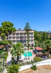 Bazén v ubytování Tolon Holidays Hotel nebo v jeho okolí
