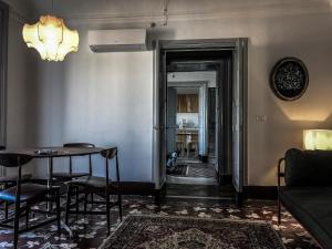 Posedenie v ubytovaní Otto Biscari