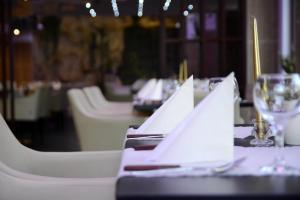 A restaurant or other place to eat at Hotel Minerva
