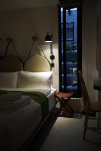 Voodi või voodid majutusasutuse NiHao Café Hotel toas