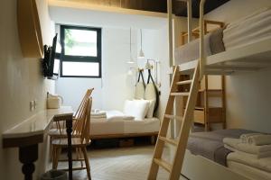 Voodi või voodid majutusasutuse NiHao Café Hotel toas