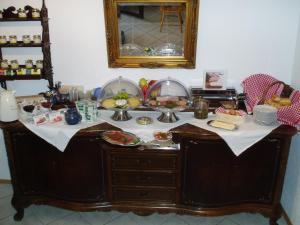 an old wooden cabinet with dishes on top of it at Landhaus Burs in Löningen