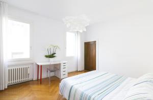 A bed or beds in a room at Bella Vita Charming House