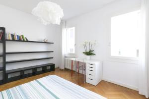 A bed or beds in a room at Bella Vita Charming House