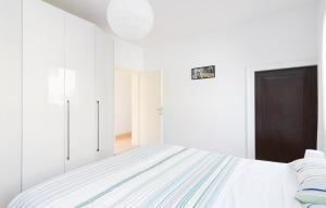 A bed or beds in a room at Bella Vita Charming House