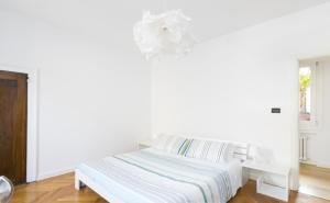 A bed or beds in a room at Bella Vita Charming House