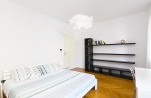 A bed or beds in a room at Bella Vita Charming House