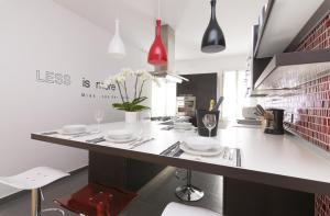 A kitchen or kitchenette at Bella Vita Charming House