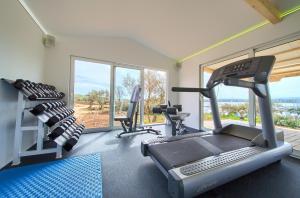 The fitness centre and/or fitness facilities at Hotel Kanajt