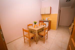 a kitchen with a table and chairs in a room at Villa Del Mar in Sutomore