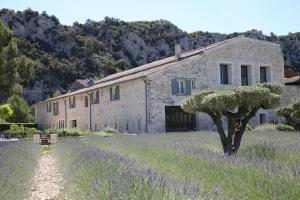 PujautにあるMaison CHENET - Les Chambres Entre Vigne et Garrigue - Teritoriaのギャラリーの写真