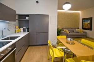 A kitchen or kitchenette at Madeleine apartments - Brera Még 37 kép