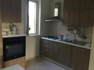 Kuchyň nebo kuchyňský kout v ubytování Residence La Perla