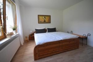 a bedroom with a bed with white sheets and a window at Ferienhaus Abendsonne in Lübeck