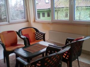 Un lugar para sentarse en Apartments Zlatiborski Gajevi