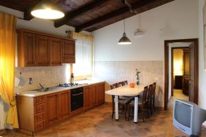 Kuchyňa alebo kuchynka v ubytovaní Villa di Castello