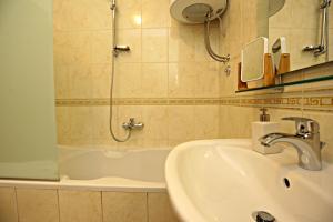 Kúpeľňa v ubytovaní Apartman Lucita + 37 fotografií