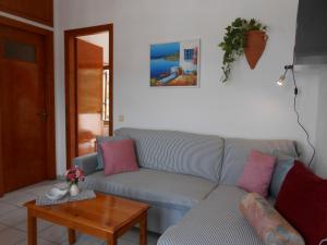 Ruang duduk di Sea View Apartments by Susi & Sofia
