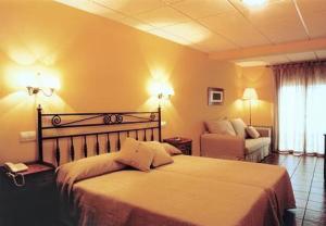 Кровать или кровати в номере Hotel El Castrejon
