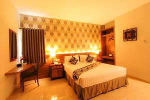 Tempat tidur dalam kamar di Grand Amira Hotel