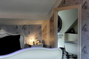 a bedroom with a bed and a tub and a sink at B&B Bon-Bon 'nuit' in Turnhout