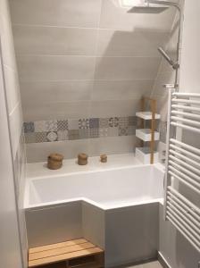 Et badeværelse på L'Atelier des Planches