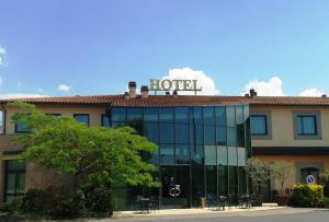 Bangunan di mana terletaknya hotel