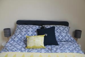 Tempat tidur dalam kamar di Kyme Street, central York
