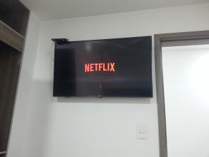 TV a/nebo společenská místnost v ubytování A Bogota On Holidays by Open - HOTEL CAS-EMBAJADA AMERICANA