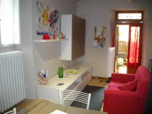 A seating area at La Corte del Frate