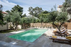 Bazén v ubytování Koukounari luxury villa nebo v jeho okolí