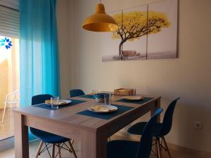 A seating area at Como En Casa