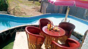 Bazén v ubytování Hotel Falcon nebo v jeho okolí