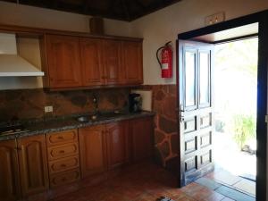 Casa Rural Los Geranios 1 tesisinde mutfak veya mini mutfak