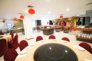 Restoran või mõni muu söögikoht majutusasutuses Redtop Hotel & Convention Center