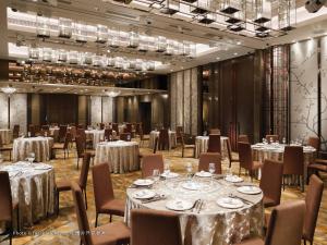 Restaurace v ubytování Royal Plaza Hotel