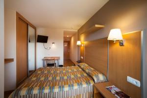 A bed or beds in a room at Hotel La Polar