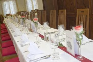 Restoran või mõni muu söögikoht majutusasutuses Gasthof Sonne