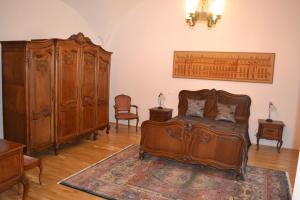 A seating area at Hotel Klastrom