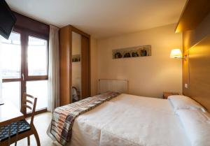 A bed or beds in a room at Hotel La Polar