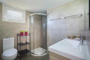 a bathroom with a shower and a toilet and a sink at Larnaca Villa Marina in Meneou