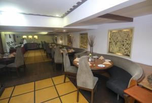 Posezení v ubytování Lytton Hotel