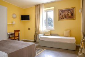 A bed or beds in a room at Villa Luisa Rooms and Breakfast