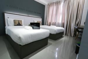 Postel nebo postele na pokoji v ubytování Hotel 99 Kota Kemuning