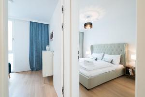 Łóżko lub łóżka w pokoju w obiekcie Vienna Residence | Spacious Serviced Apartment in Vienna directly at the U4