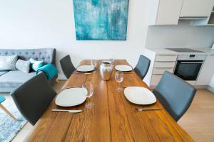 Kuchnia lub aneks kuchenny w obiekcie Vienna Residence | Spacious Serviced Apartment in Vienna directly at the U4